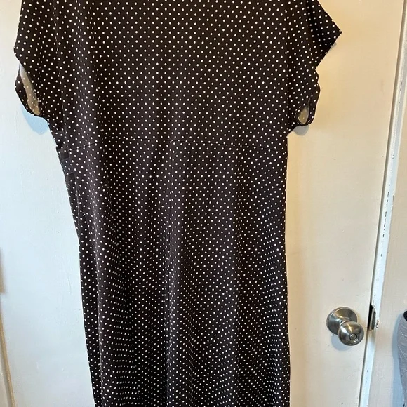 Perseption Brown and Cream A-line Dress with Flutter Sleeves and V-neck - Picture 2 of 3